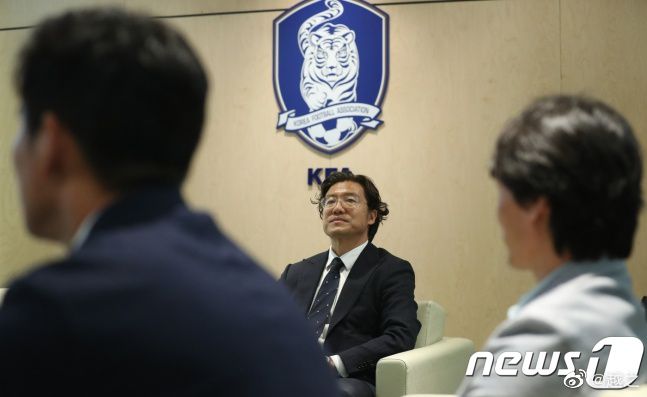 丝袜撕破有美女的肉体